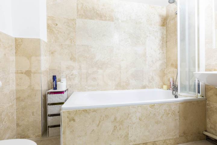 			3 Bedroom, 2 bath, 1 reception 			 Fairhazel Gardens,  Fairhazel Mansions  NW6