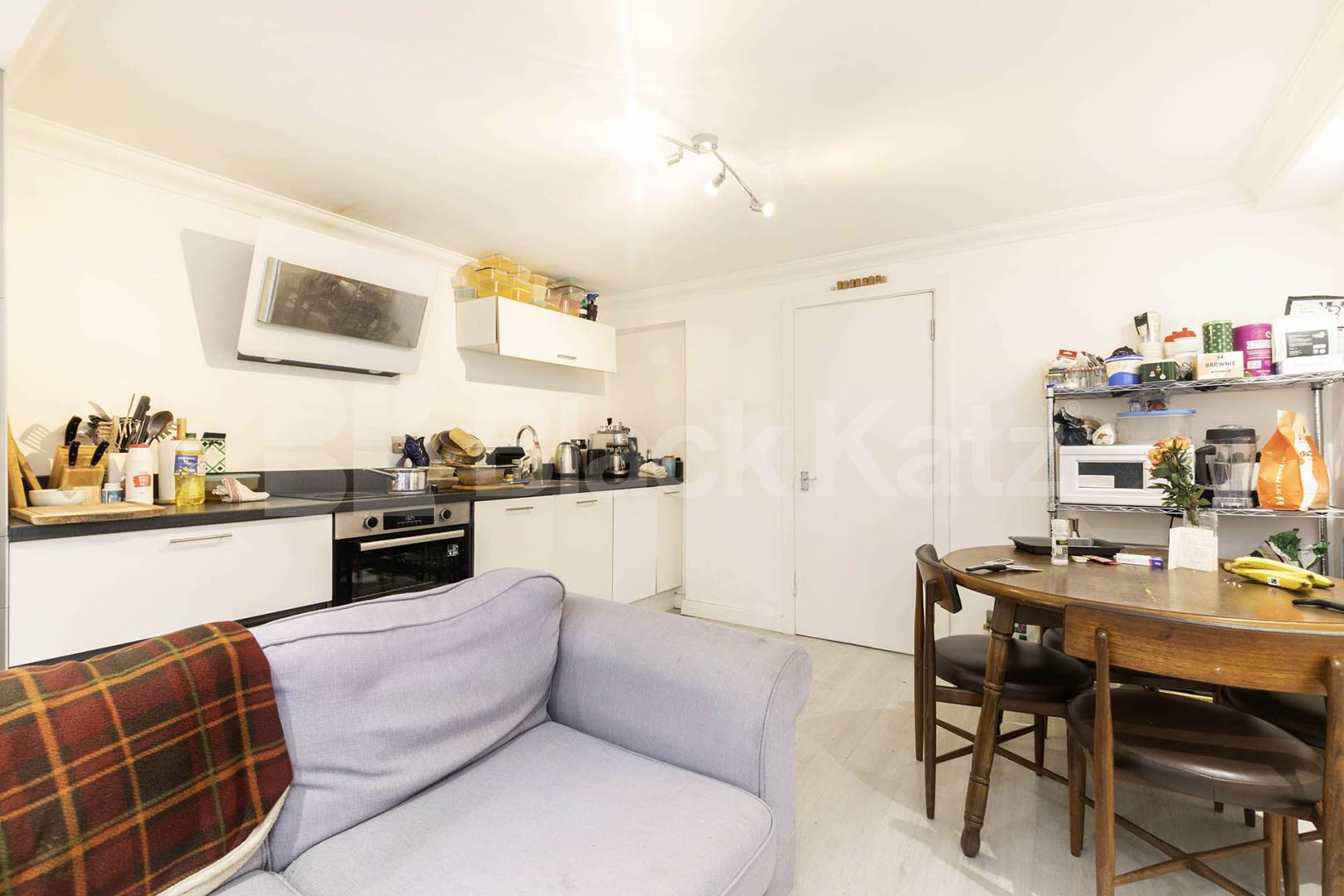 			3 Bedroom, 2 bath, 1 reception 			 Fairhazel Gardens,  Fairhazel Mansions  NW6