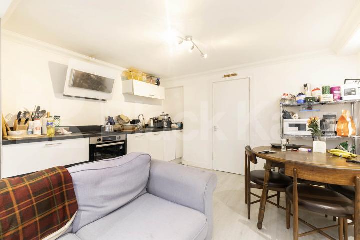 			3 Bedroom, 2 bath, 1 reception 			 Fairhazel Gardens, Fairhazel Mansions, NW6,  Fairhazel Mansions