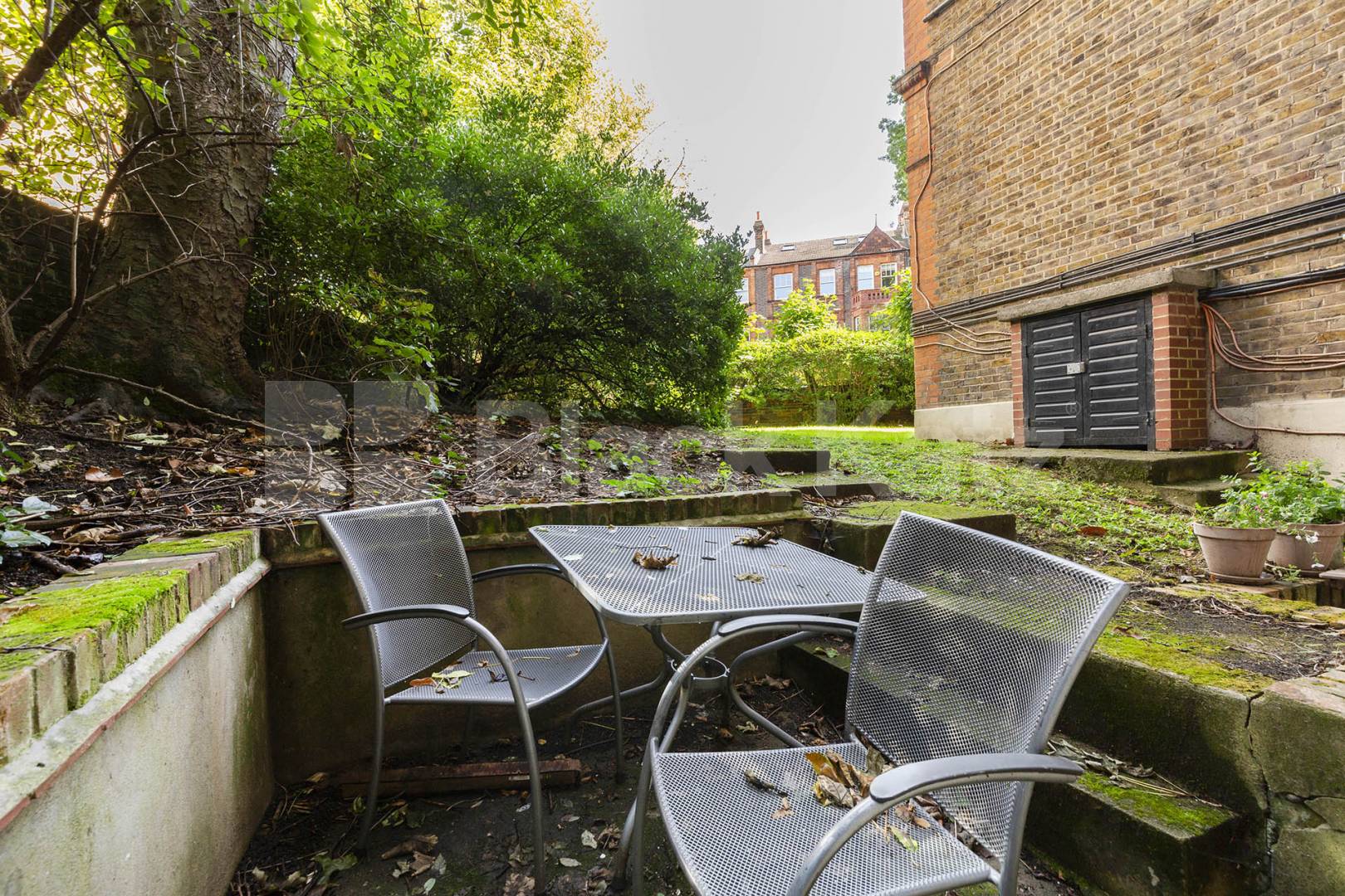 			3 Bedroom, 2 bath, 1 reception 			 Fairhazel Gardens,  Fairhazel Mansions  NW6