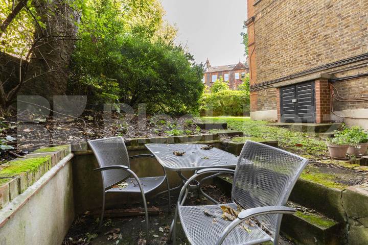 			3 Bedroom, 2 bath, 1 reception 			 Fairhazel Gardens,  Fairhazel Mansions  NW6