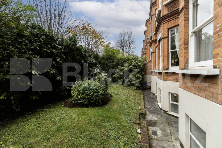 			3 Bedroom, 2 bath, 1 reception 			 Fairhazel Gardens,  Fairhazel Mansions  NW6