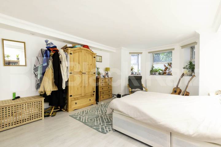 			3 Bedroom, 2 bath, 1 reception 			 Fairhazel Gardens,  Fairhazel Mansions  NW6