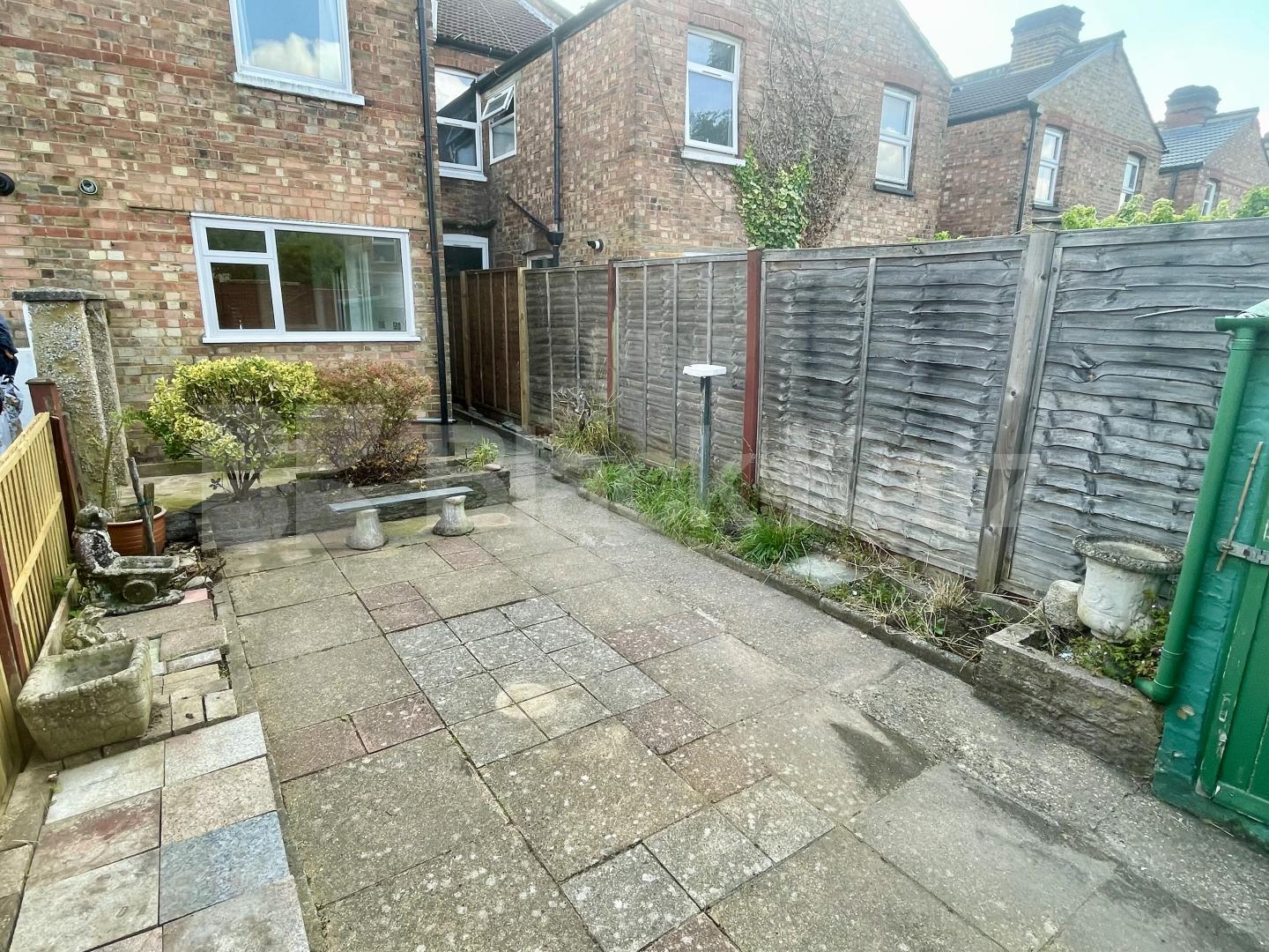 Fantastic newly refurbished 3 bed with garden mins to shops and tube to Euston Bruce Grove, Watford