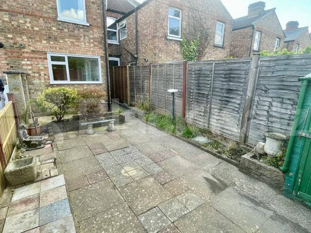 Fantastic newly refurbished 3 bed with garden mins to shops and tube to Euston Bruce Grove, Watford