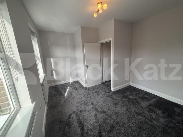Larger than average & completely refurbished throughout Trundleys Road , Surrey Quays 