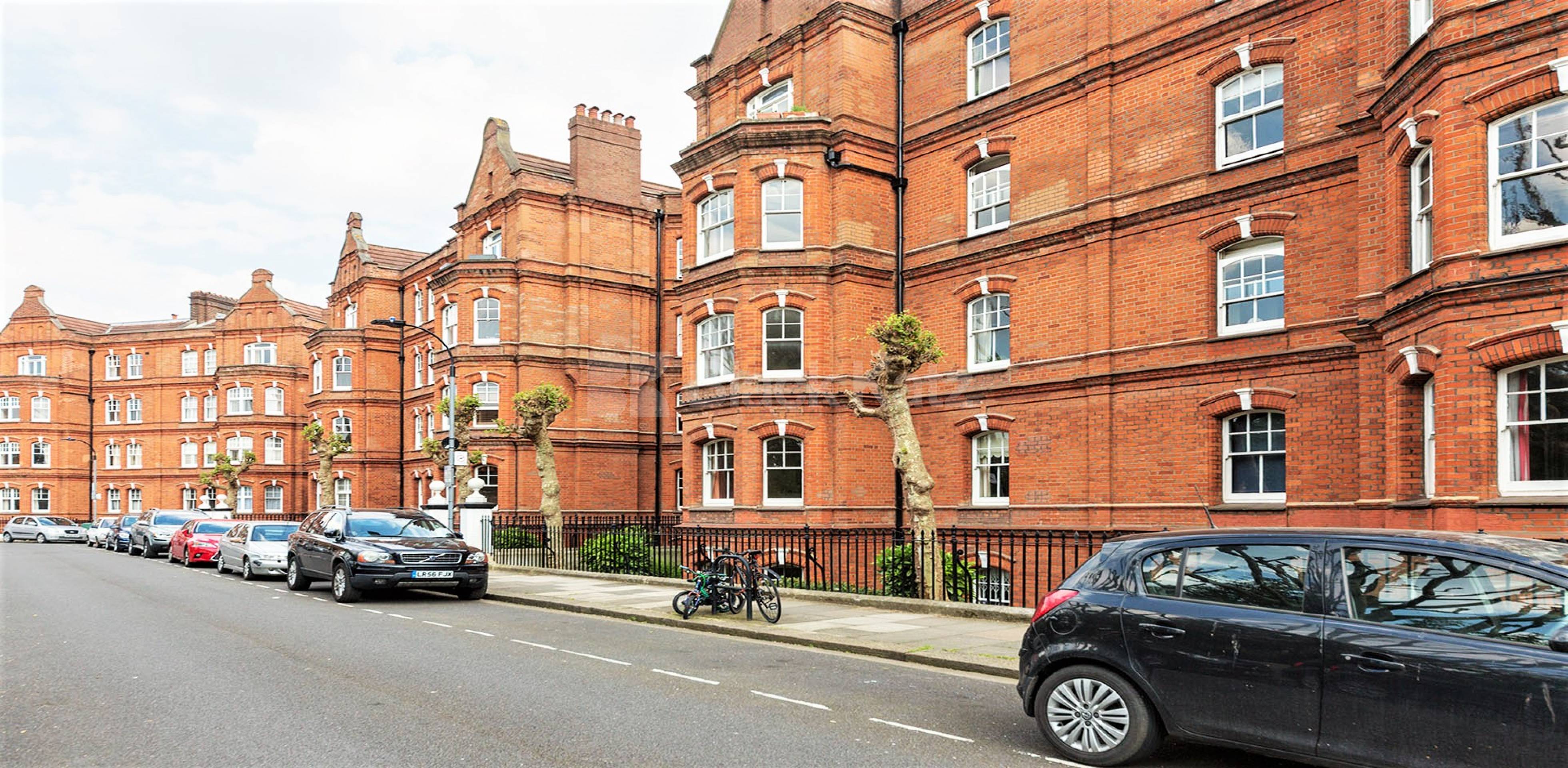 			2 Bedroom, 1 bath, 1 reception 			 Queen's Club Gardens, Spencer Mansions Queen's Club Gardens, W14,  Spencer Mansions Queen's Club Gardens W14