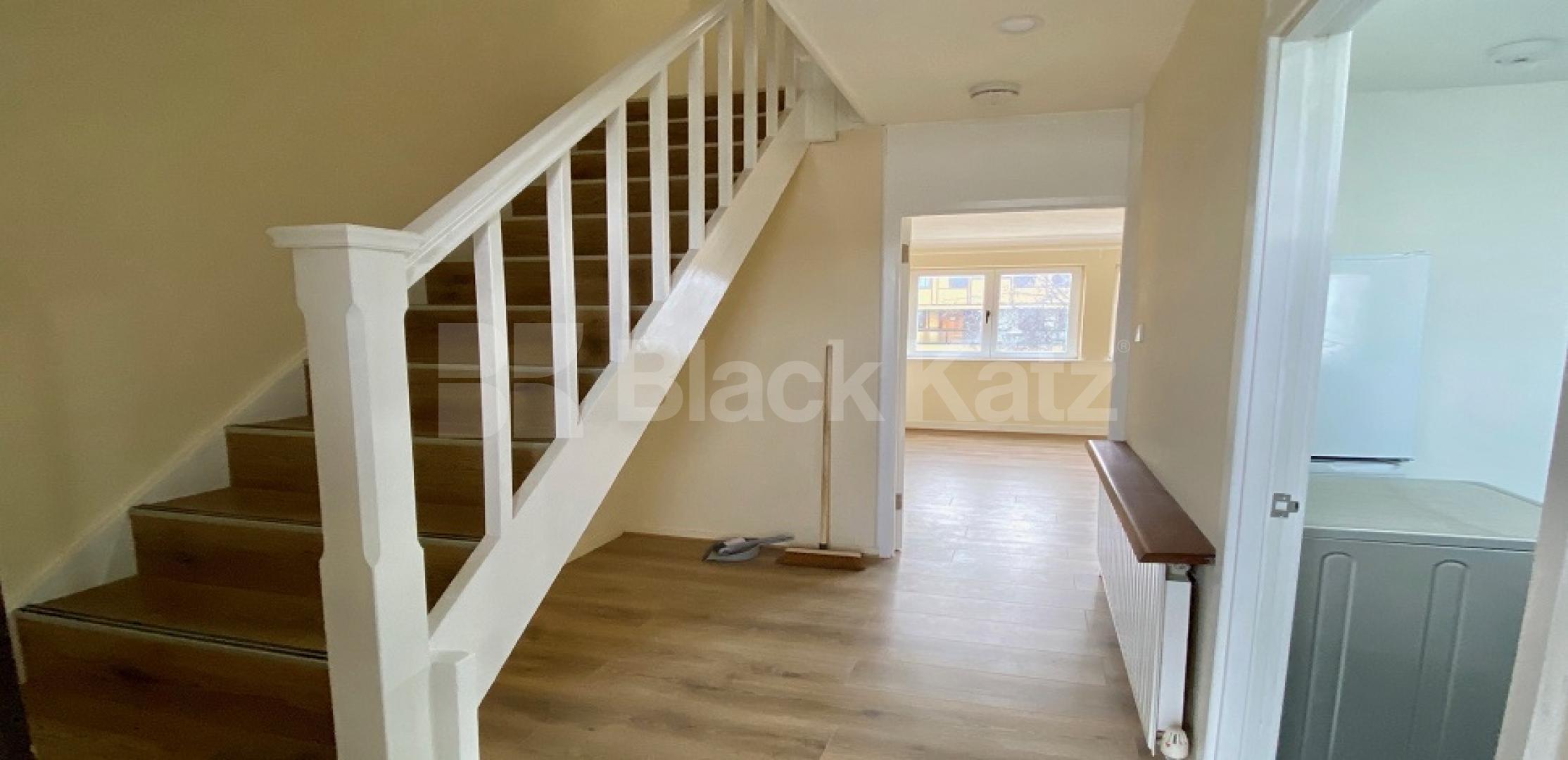 			NEWLY REFURBISHED 3 BEDROOM , 3 Bedroom, 1 bath, 1 reception Maisonette			 Seyssel Street, Isle Of Dogs