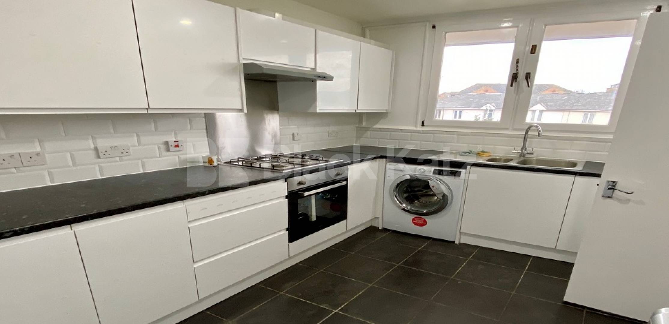 			NEWLY REFURBISHED 3 BEDROOM , 3 Bedroom, 1 bath, 1 reception Maisonette			 Seyssel Street, Isle Of Dogs