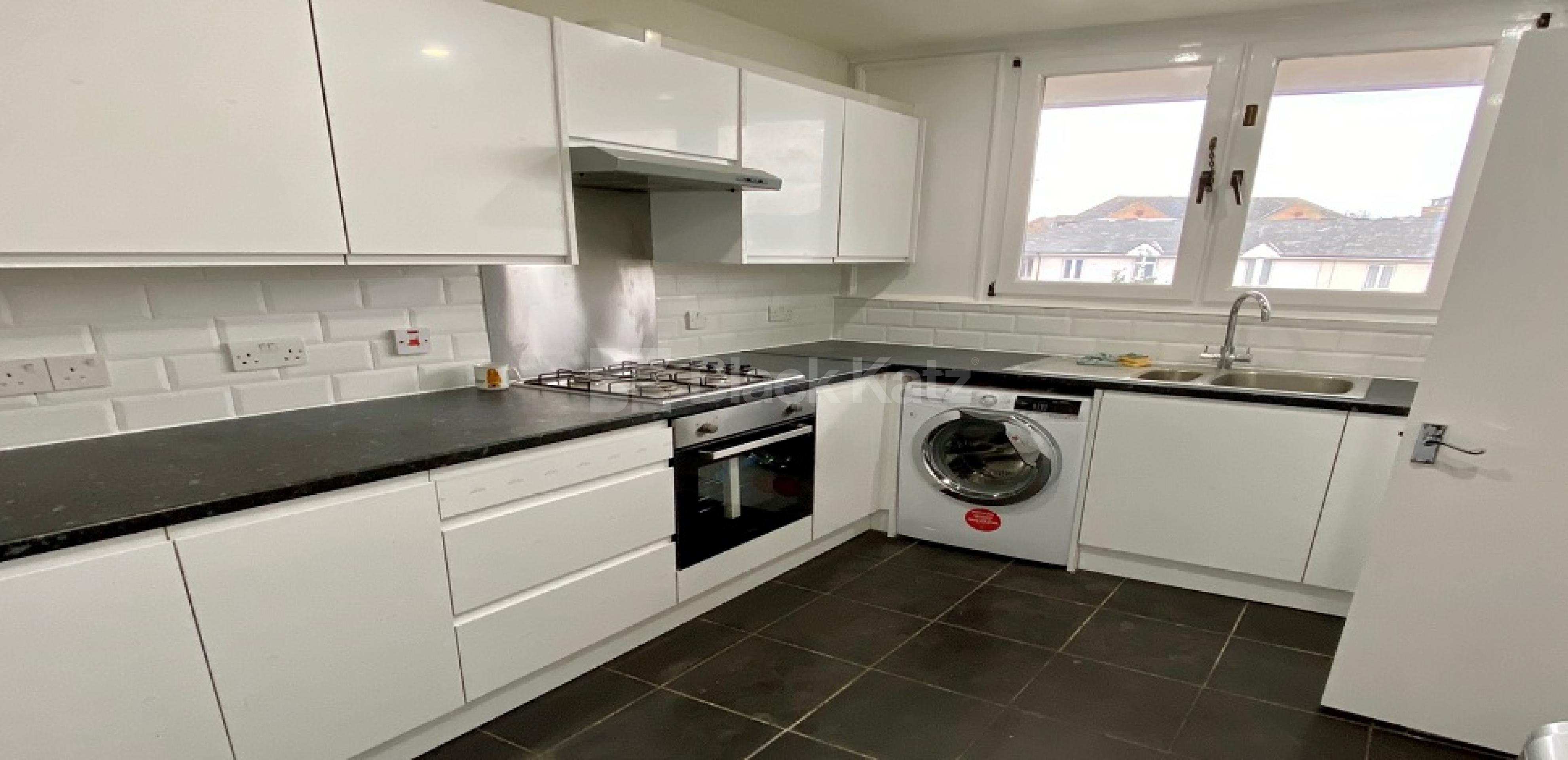 			NEWLY REFURBISHED 3 BEDROOM , 3 Bedroom, 1 bath, 1 reception Maisonette			 Seyssel Street, Isle Of Dogs E14