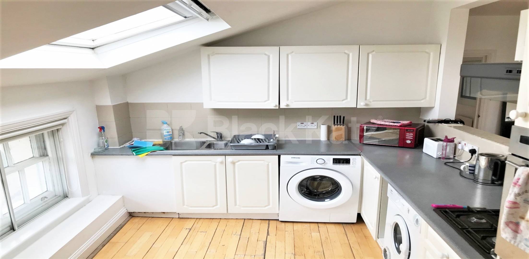 Fantastic two bed in Swiss Cottage mins to tube and shops  College Crescent, Swiss Cottage