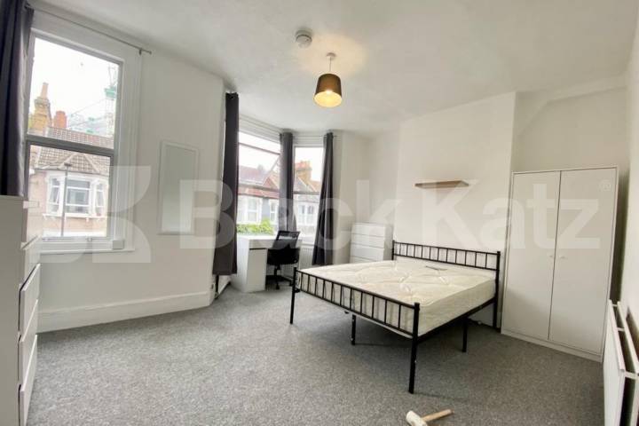 Generous period house, two bathrooms & patio garden Ethnard road, Peckham
