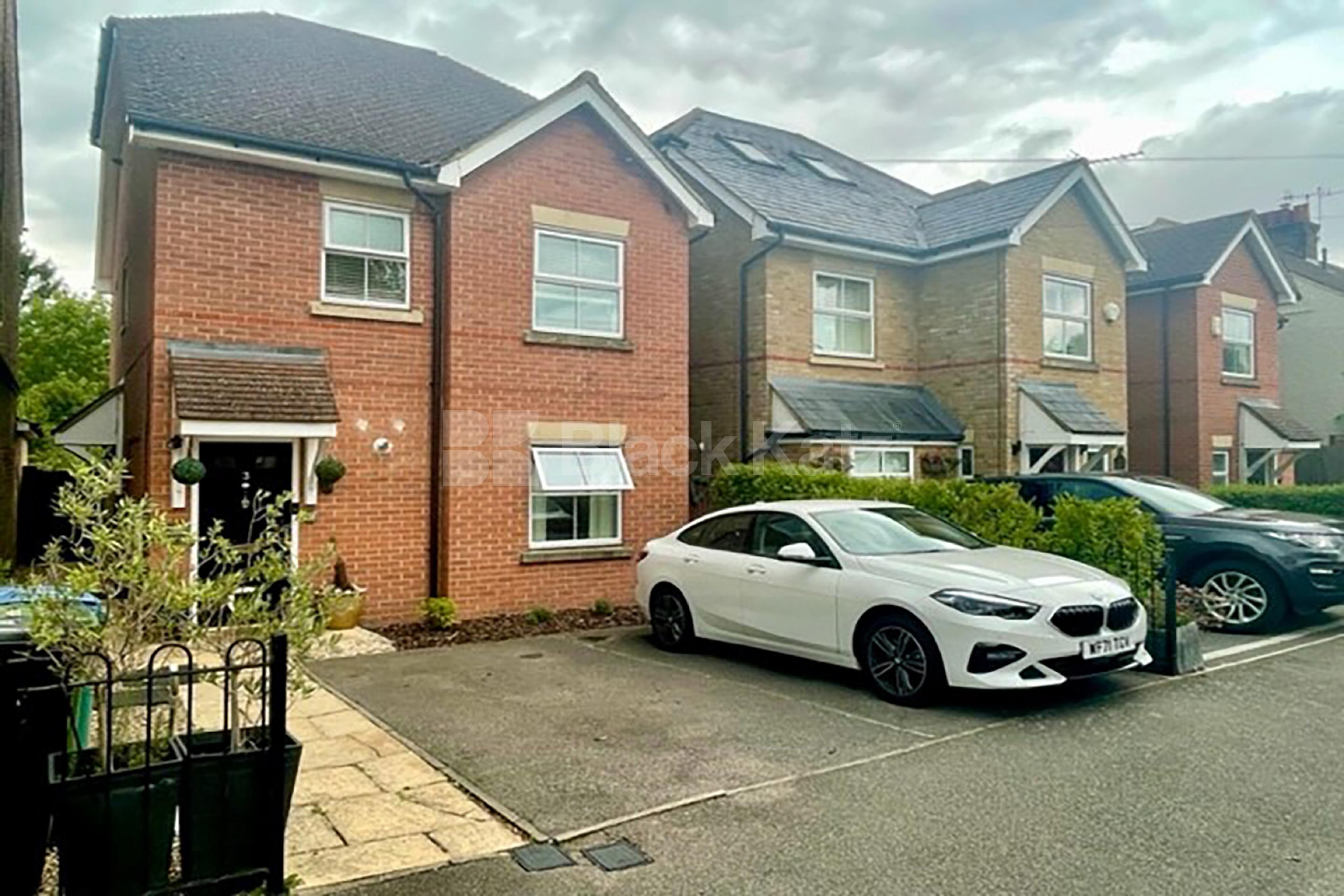 Spacious 1 bedroom flat with wood floors allocated parking & sole use of garden Cedar Heights, Cedar Road , Bushey, Watford WD19