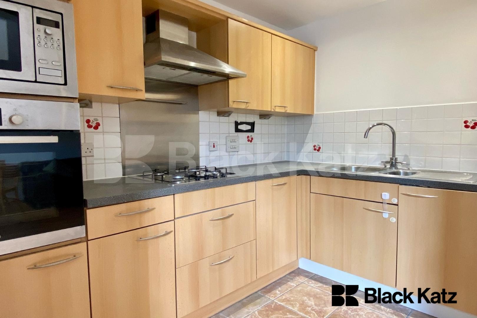 Bright and spacious two bedroom, two bathroom apartment in a gated development Blackburn Court. Bascombe Street, Brixton/Tulse Hill