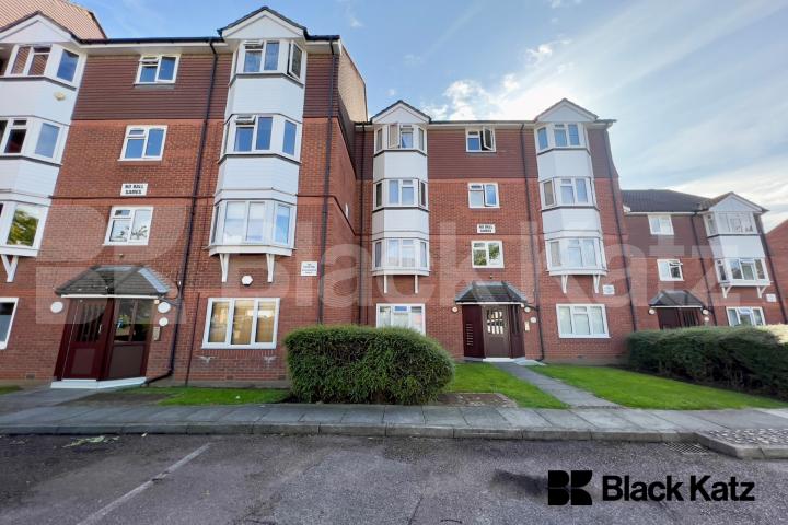  Well proportioned one bedroomed apartment Weald Close ,  Bermondsey