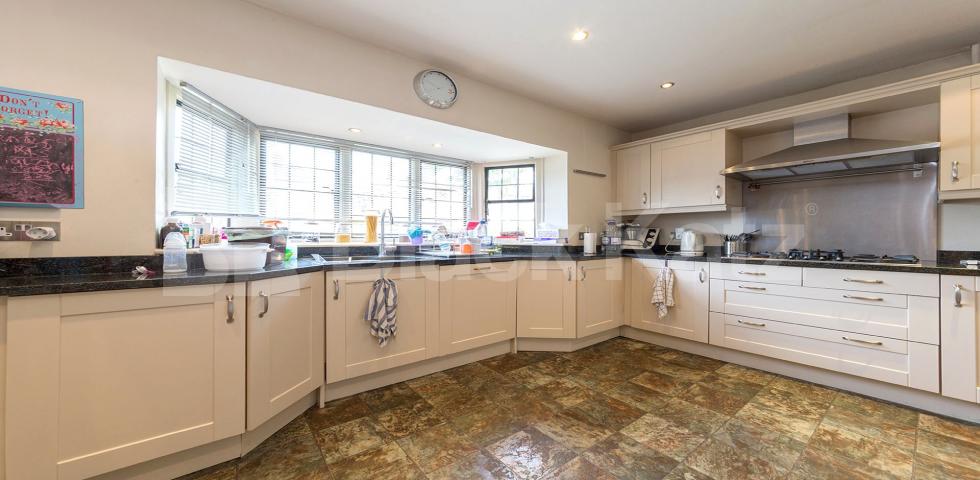 Beautiful family home situated in an amazing residential location  Brim Hill, Hampstead Garden Suburbs