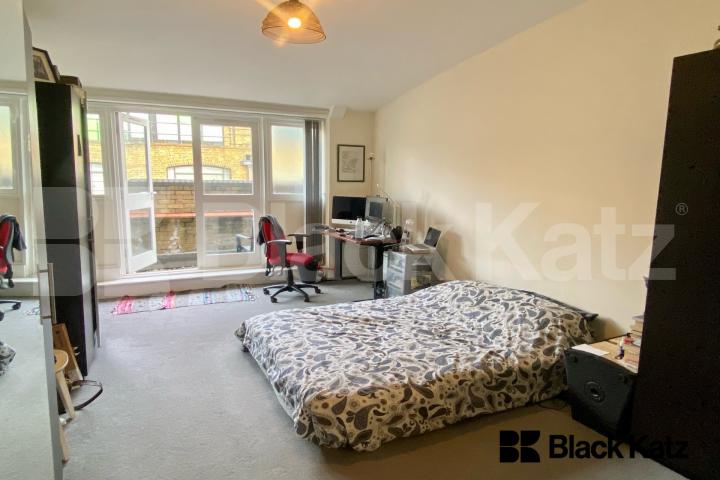Bright and airy penthouse apartment near London Bridge Station Lion Court, Shand Street, London Bridge