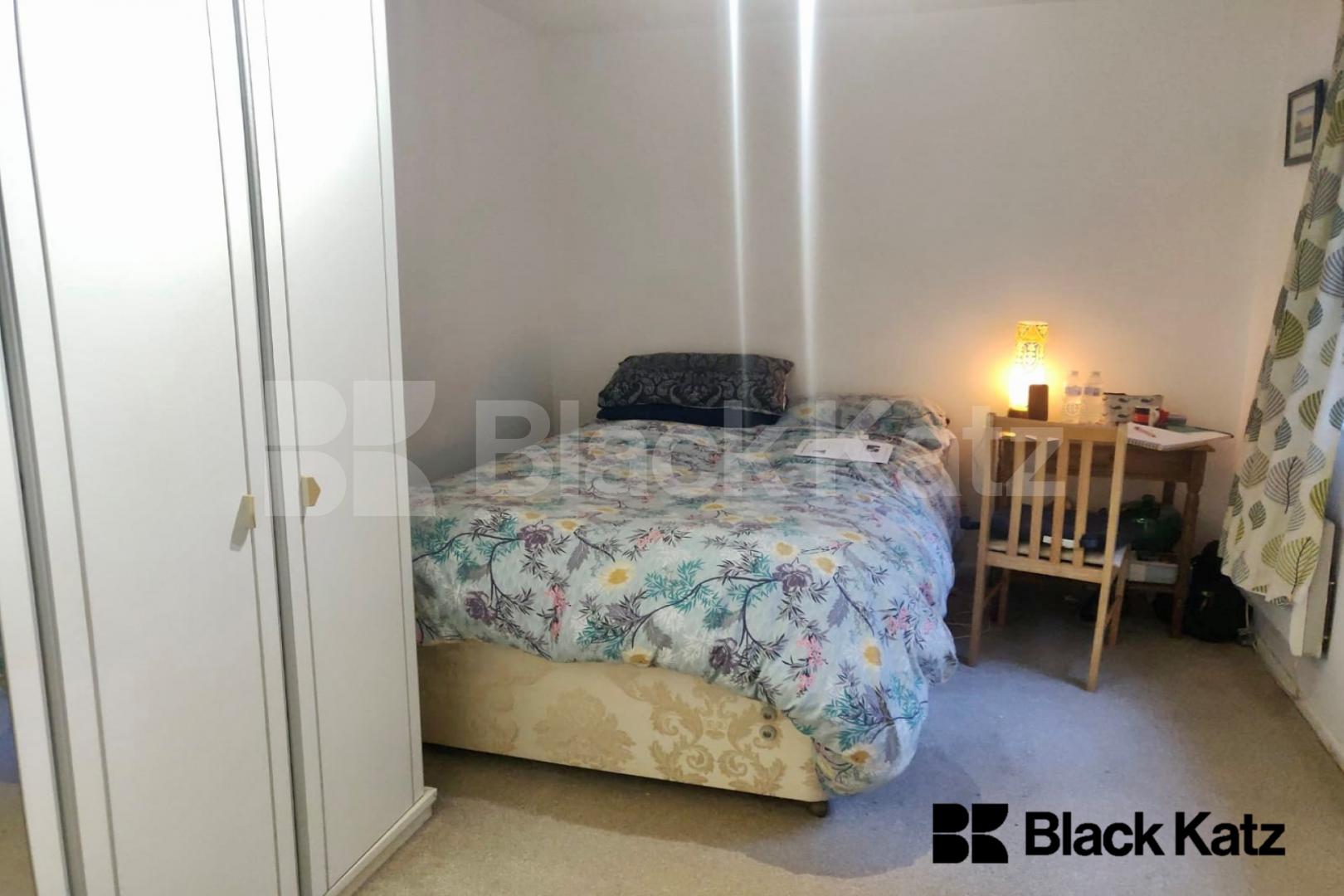 Bright & airy with neutral decor throughout & designated parking space Gaugin Court.Stubbs Drive, Bermondsey