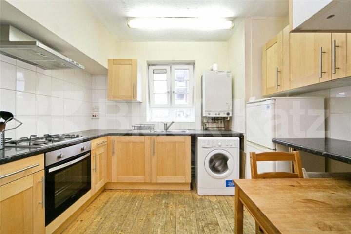 Modern 3 bed 2 bath apartment with a modern kitchen & bathroom mins to UCL Grays Inn Road, Holborn / Chancery Lane