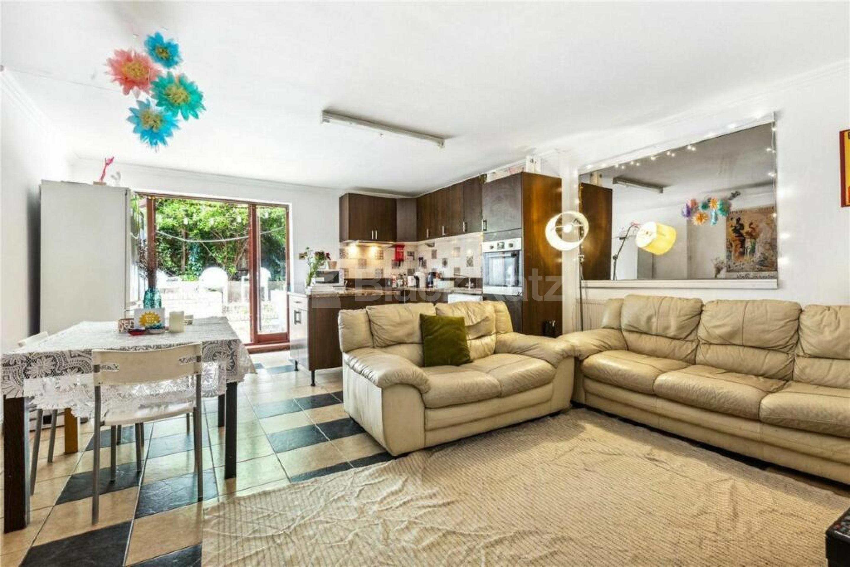 			4 Bedroom, 2 bath, 1 reception Flat			 Campsfield Road, Hornsey N8