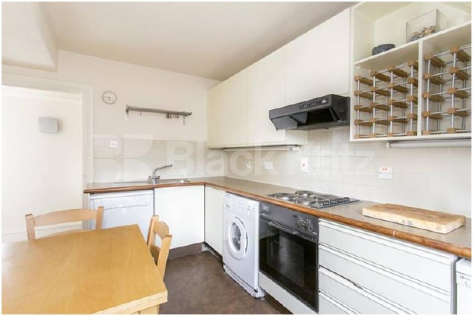 			NEW INSTRUCTION, 1 Bedroom, 1 bath, 1 reception Apartment			 White Rose Court.Widegate Street, Spitalfields 