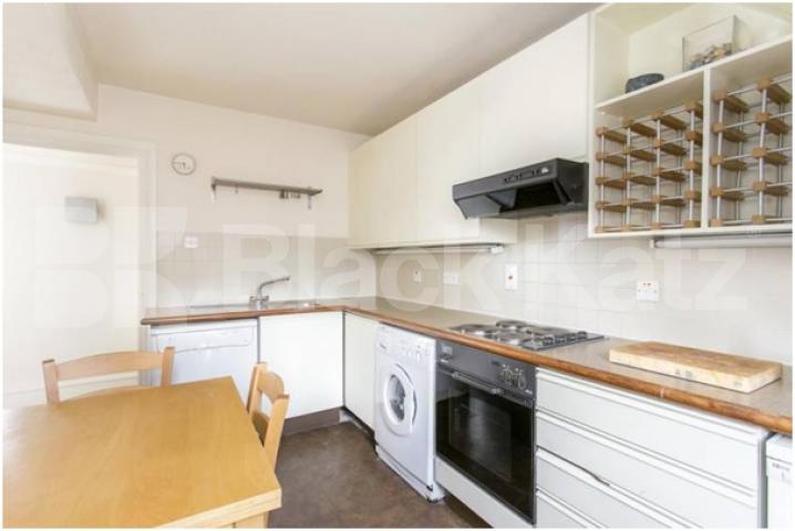			NEW INSTRUCTION, 1 Bedroom, 1 bath, 1 reception Apartment			 White Rose Court.Widegate Street, Spitalfields 