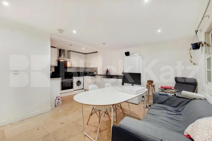 3 double bedroom property perfect for sharers Royal College Street, Camden