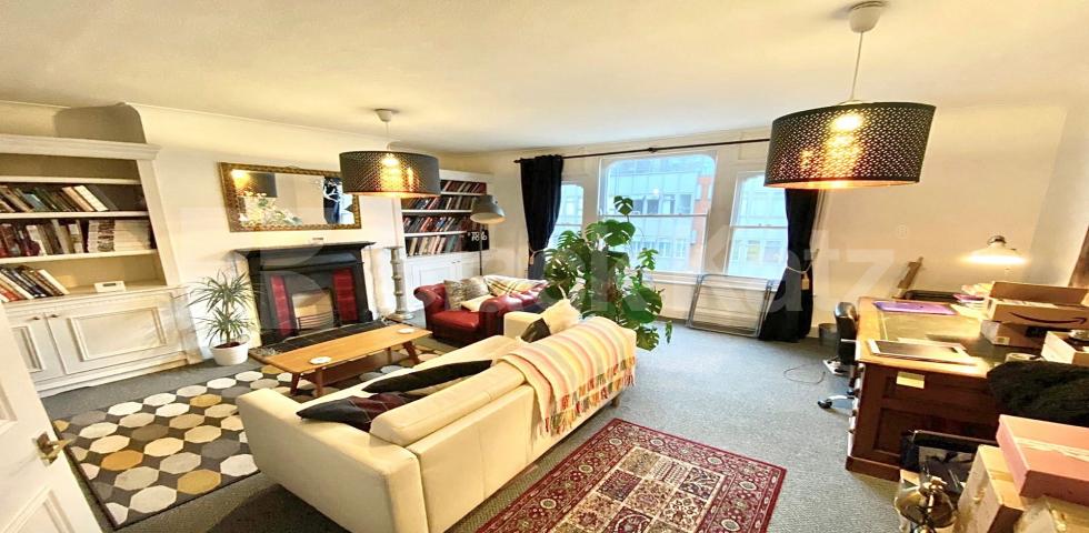 			2 Bedroom, 1 bath, 1 reception Flat			 The Broadway, Crouch End