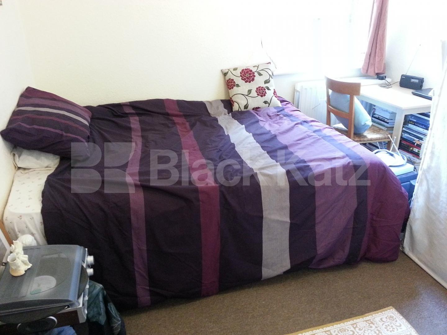 			Let, 2 Bedroom, 1 bath, 1 reception Flat			 Broadway Parade, CROUCH END