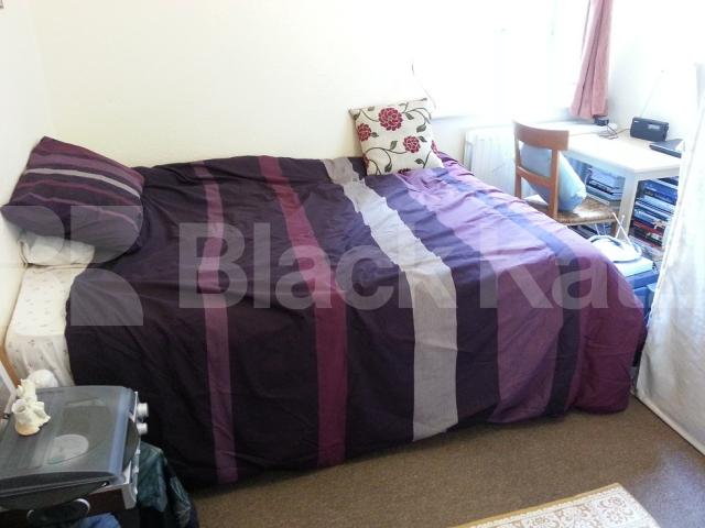 			Let, 2 Bedroom, 1 bath, 1 reception Flat			 Broadway Parade, CROUCH END