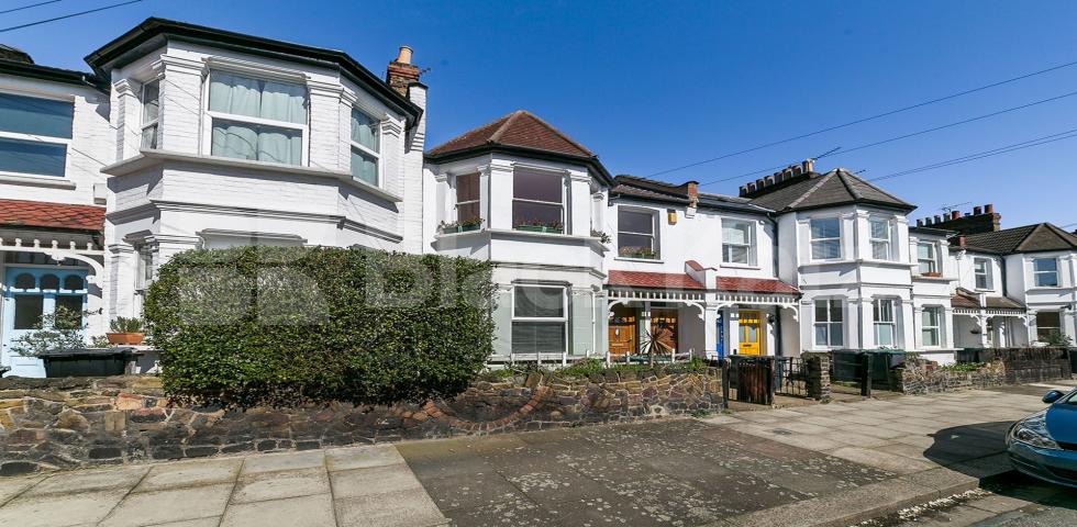 			Beautiful Garden Property !, 2 Bedroom, 1 bath, 1 reception Ground Floor Flat			 Hawthorn Road, CROUCH END