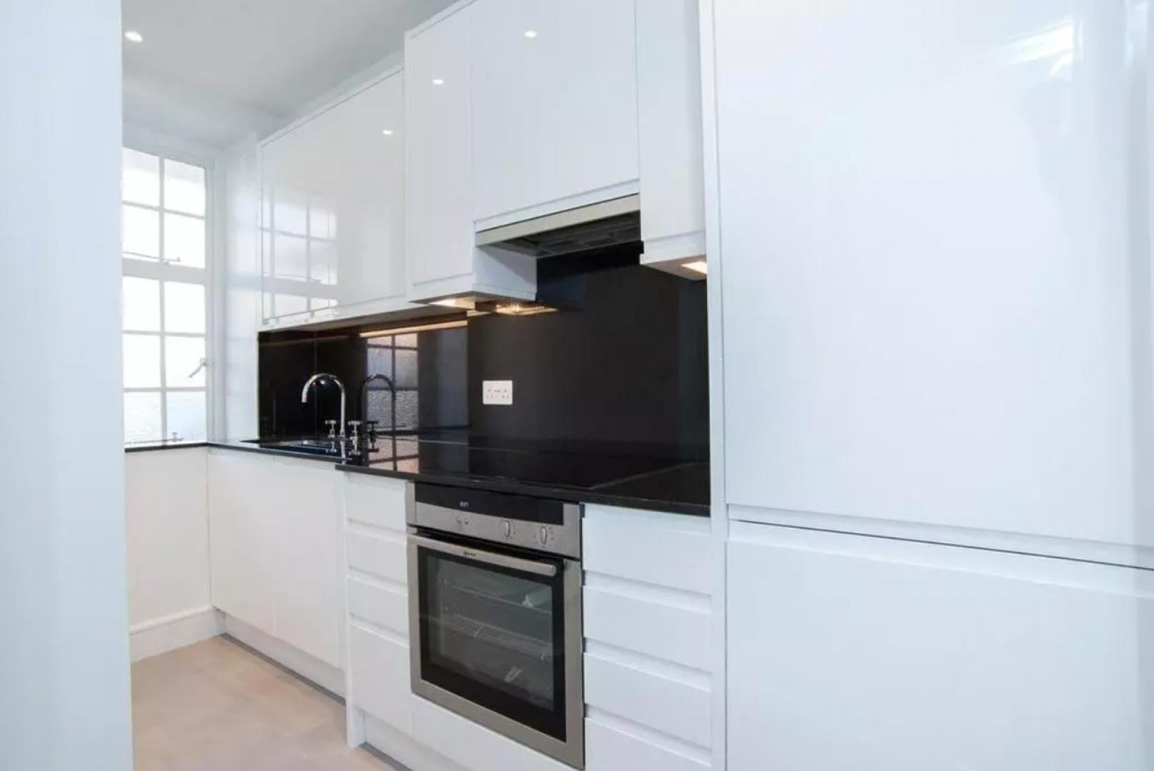 Stunning Apartment Hillside Court, Finchley Road, West Hampstead