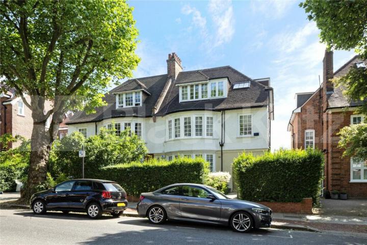 Beautiful two bed two bath in stunning location Ferncroft Avenue, Hampstead