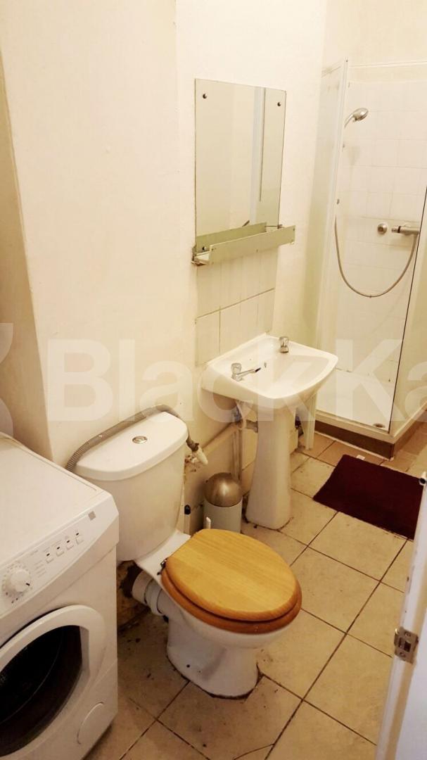 			NEW INSTRUCTION, Studio Apartment, 1 bath, 1 reception Studio			 Goldhawk Road, Shepherds Bush