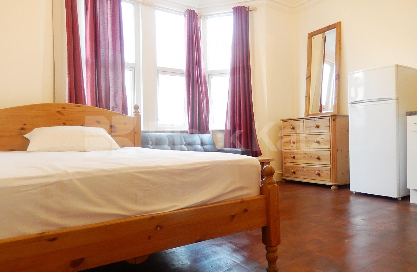 			 INCLUSIVE OF COUNCIL TAX, ELECTRICITY, WATER, WIFI, Studio Apartment, 1 bath, 1 reception Flat			 Third Avenue, ACTON CENTRAL