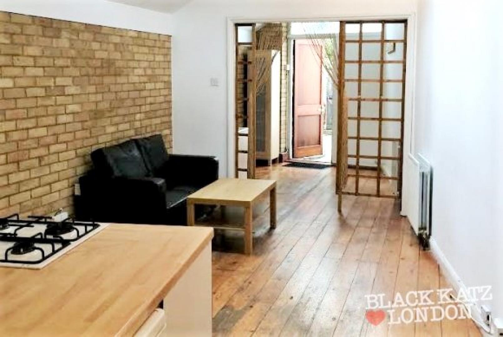 			UNDER OFFER , Studio Apartment, 1 bath, 1 reception Studio			 Glenroy Street, North Kensington
