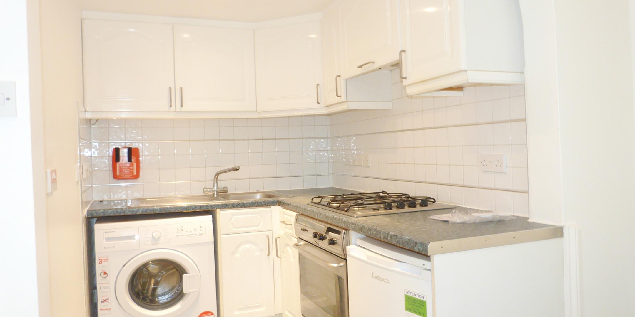 			2 MINS TO BELSIZE PARK TUBE!, Studio Apartment, 1 bath, 1 reception Flat			 Glenmore Road, BELSIZE PARK