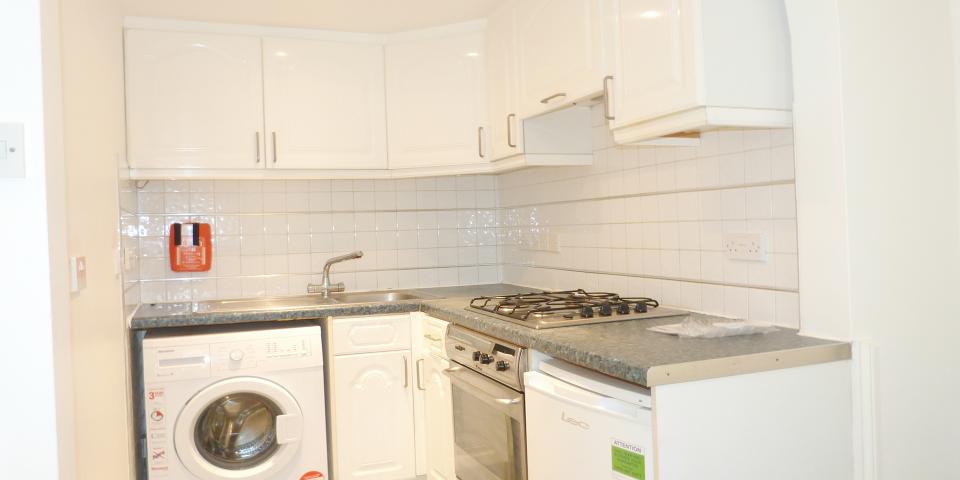 			2 MINS TO BELSIZE PARK TUBE!, Studio Apartment, 1 bath, 1 reception Flat			 Glenmore Road, BELSIZE PARK