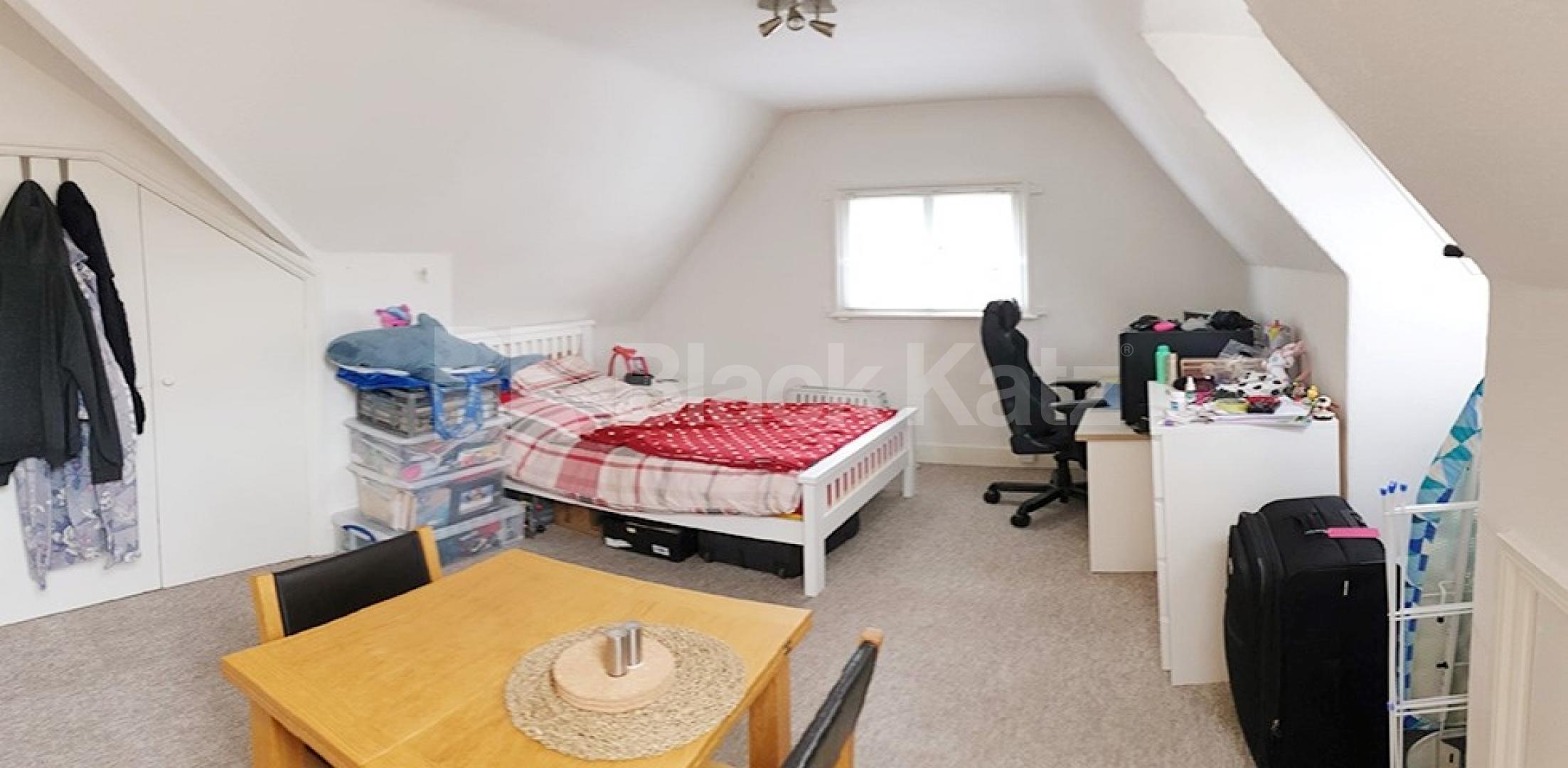 			Beautiful Period Conversion !, Studio Apartment, 1 bath, 1 reception Flat			 Avenue Road, Highgate