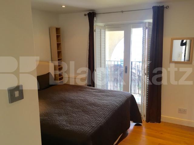 			UNDER OFFER , 3 Bedroom, 1 bath, 1 reception Apartment			 Bellamys Court. Abbotshade Road , Rotherhithe