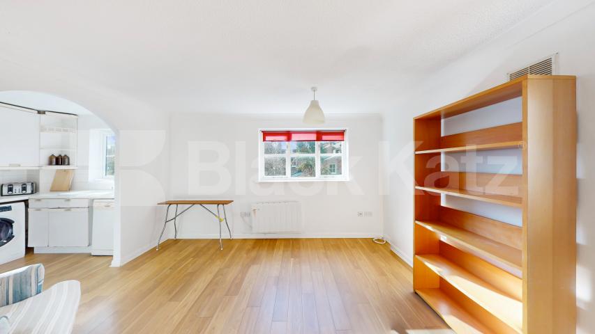 Good size one bed with a modern kitchen and tiled bathroom mins to tube Cornwallis Square, Archway
