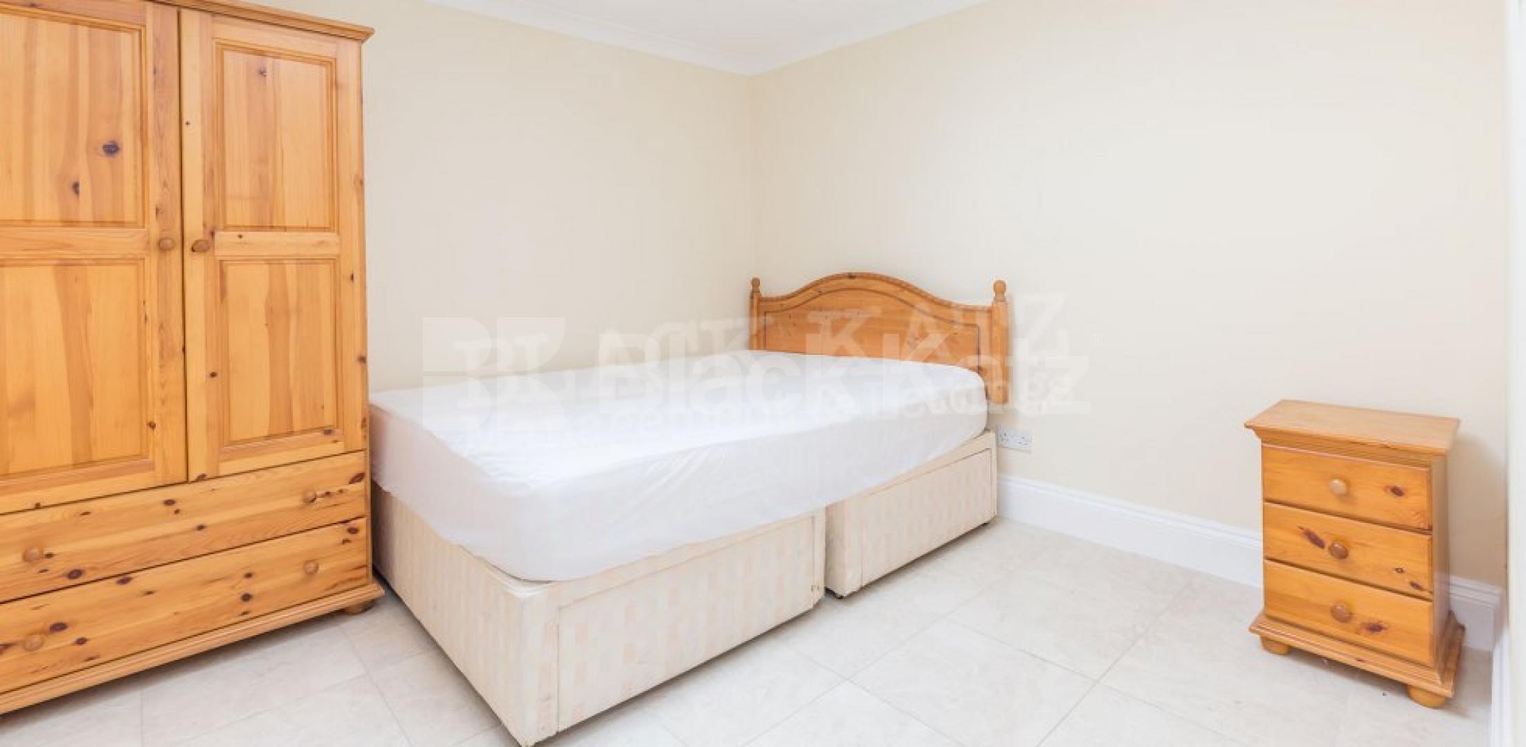 			Two Bedroom Mews Property !, 2 Bedroom, 1 bath, 1 reception Flat			 Fairfax Mews, Turnpike Lane