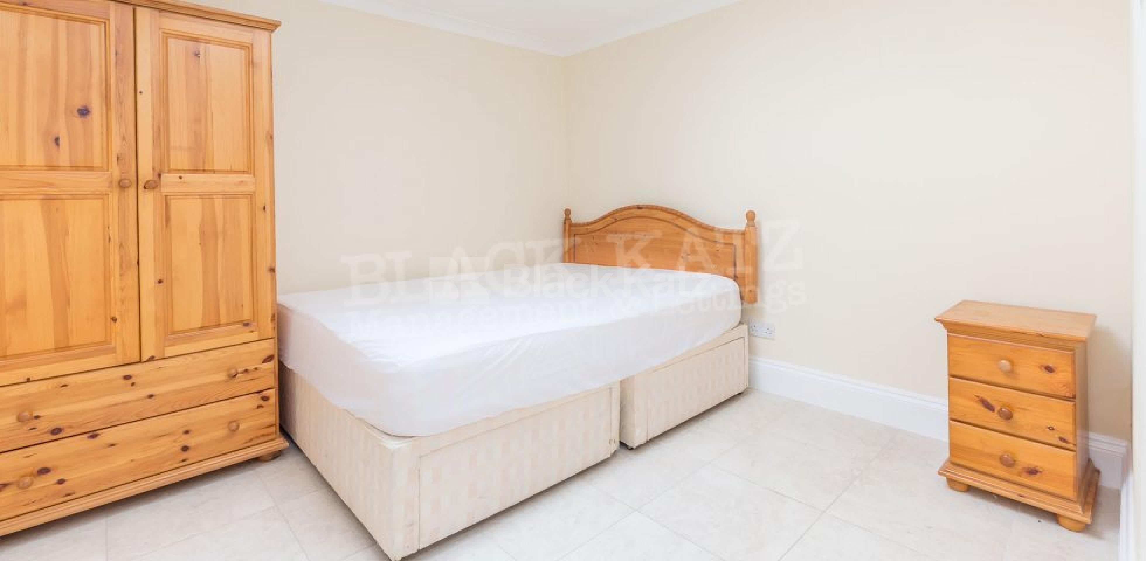 			Two Bedroom Mews Property !, 2 Bedroom, 1 bath, 1 reception Flat			 Fairfax Mews, Turnpike Lane N8