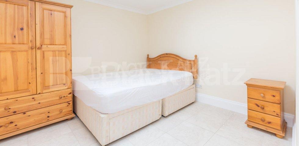 			Two Bedroom Mews Property !, 2 Bedroom, 1 bath, 1 reception Flat			 Fairfax Mews, Turnpike Lane