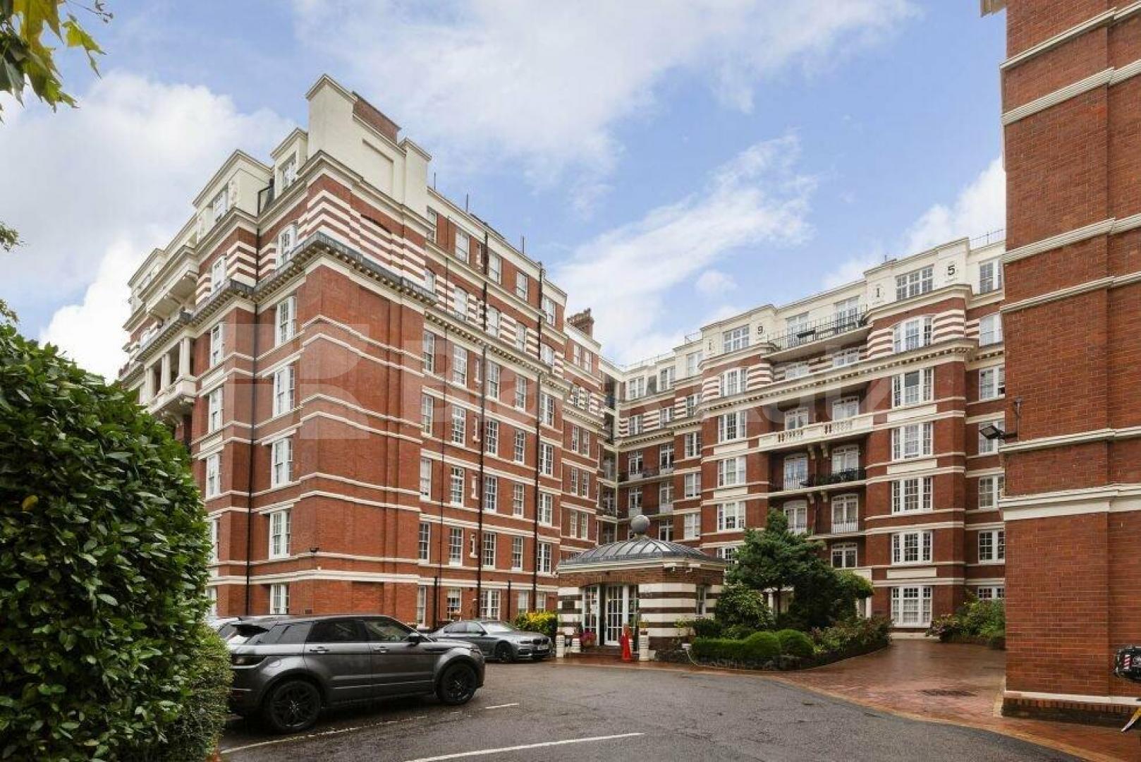 Spacious three double bedrooms set in a redbrick mansion block Rodney Court, Maida Vale