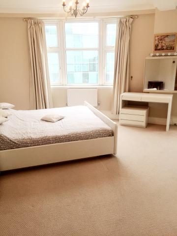 			HOT WATER AND HEATING INCLUDED, 2 Bedroom, 1 bath, 1 reception Apartment			 College Crescent, SWISS COTTAGE