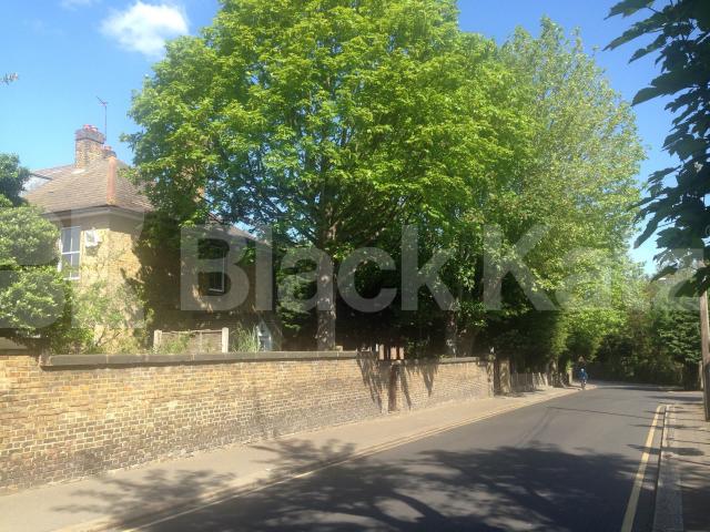 			NEW INSTRUCTION , 5 Bedroom, 1 bath, 1 reception Detached House			 Heathfield Road, Wandsworth/Earlsfield 