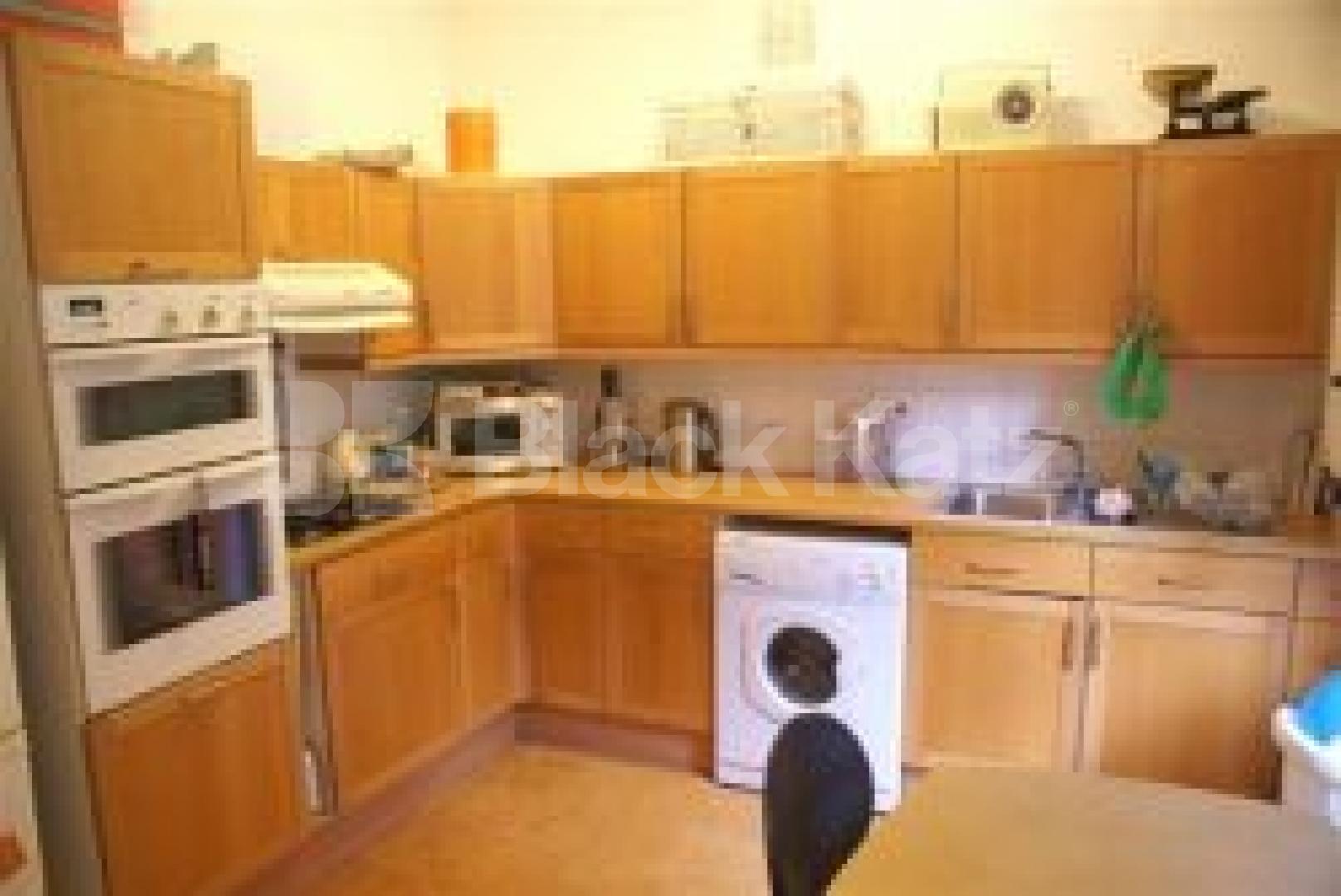 			2 Bedroom, 1 bath, 1 reception Flat			 Hampstead Lane, HIGHGATE