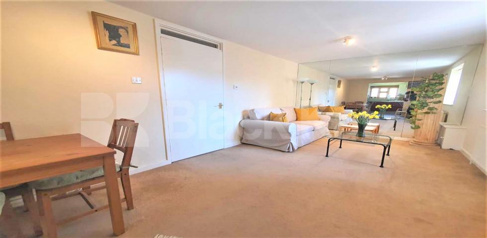 			1 Bedroom, 1 bath, 1 reception Flat			 Gainsborough Court, Lime Grove, Shepherds Bush