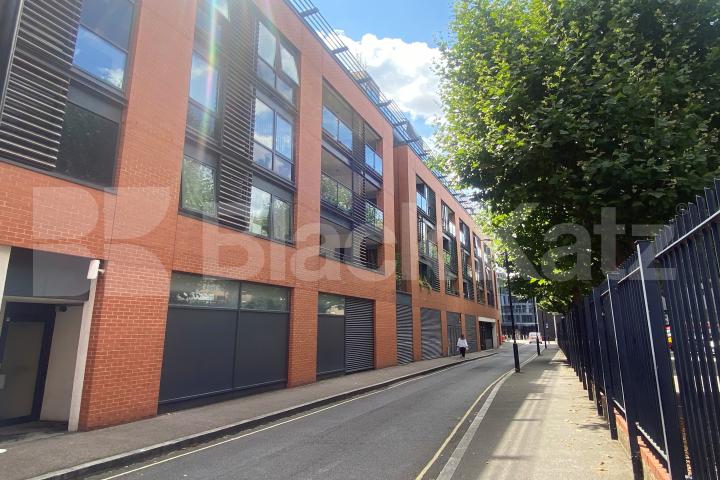 			2 Bedroom, 2 bath, 1 reception Apartment			 Southwark Bridge Road, London Bridge
